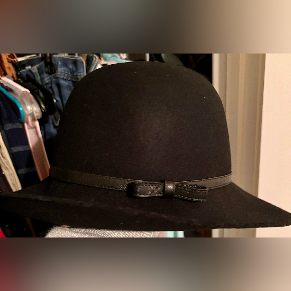 Coach Elegant Black Hat with Bow Accent - Picture 2 of 9